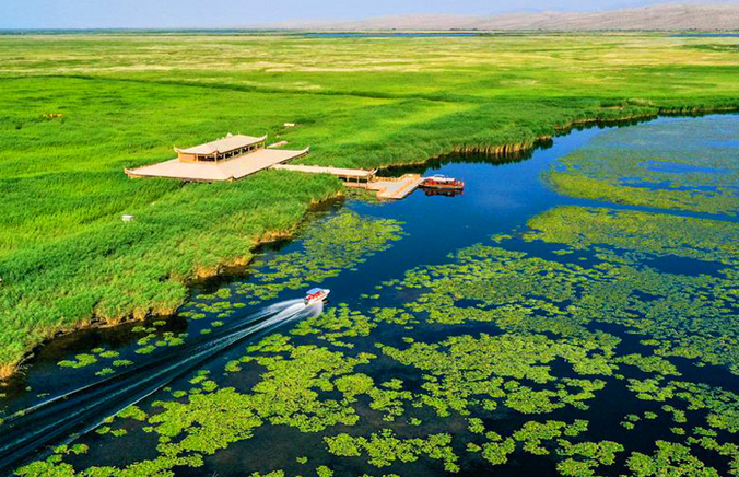 Bosteng Lake